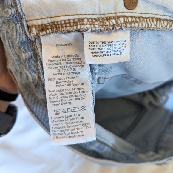 Madewell Women's Relaxed Distressed Light Wash Denim Cutoff Shorts Size 27 - Picture 6 of 10